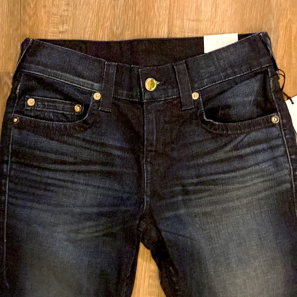 - True Religion Relaxed Straight Ricky Shorts - Picture 4 of 7